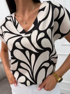 Beżowa Bluzeczka w Czarny Wzór z Dekoltem V 13679-213-Q|Modna Kiecka Fashion