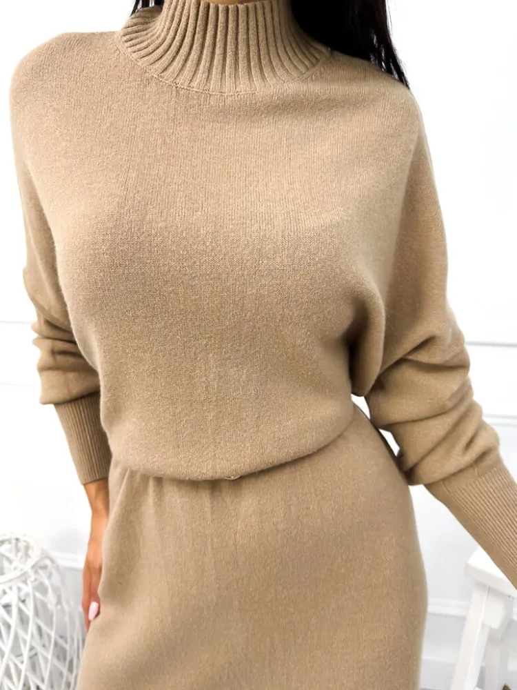 Beżowa Sweterkowa Sukienka Oversize z Półgolfem 12910-111-A|Modna Kiecka Hot