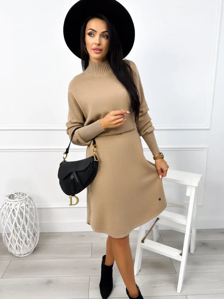 Beżowa Sweterkowa Sukienka Oversize z Półgolfem 12910-111-A|Modna Kiecka Hot