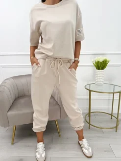 Beżowy Komplet Bluzka z Krótkim Rękawem + Spodnie 13939-360-A|Modna Kiecka Fashion