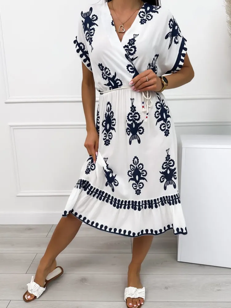 Biała Sukienka w Granatowy Wzór z Paseczkiem 12553-509-B|Modna Kiecka Online