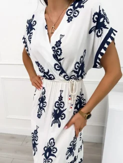 Biała Sukienka w Granatowy Wzór z Paseczkiem 12553-509-B|Modna Kiecka Online