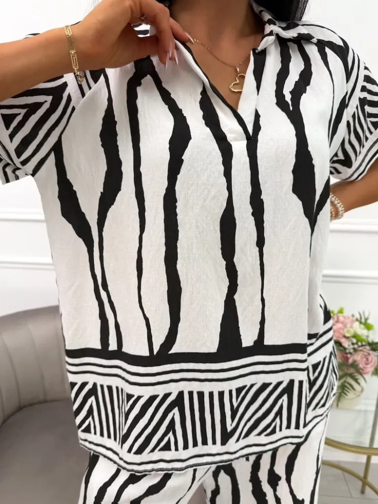 Biało-Czarna Bluzka z Kołnierzykiem i Dekoltem V 14078-508-B|Modna Kiecka Fashion