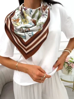 Biały T-shirt z Chustą w Kwiaty 14067-26-Q|Modna Kiecka Discount