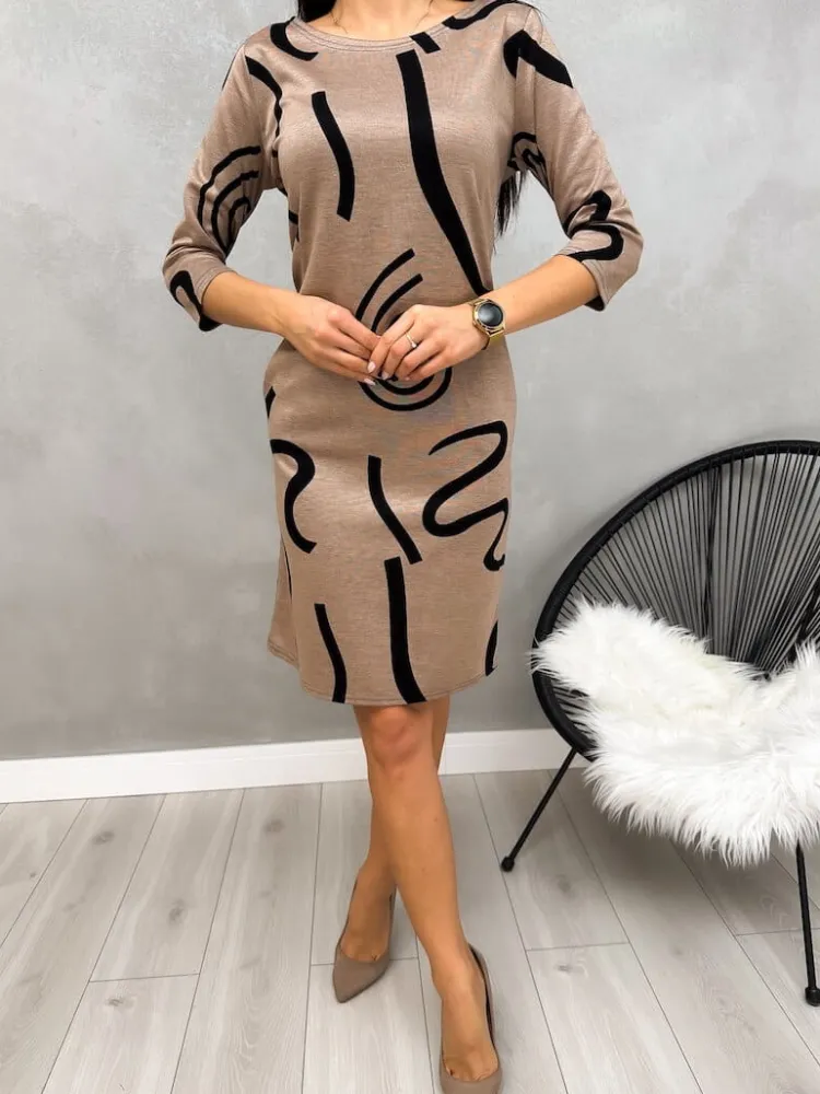Brązowa Sukienka w Czarny Wzór 13211-148-A|Modna Kiecka Discount