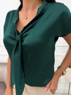 Ciemnozielona Bluzka z Ozdobnym Dekoltem 13647-62-B|Modna Kiecka Discount