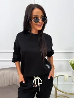 Czarna Bluza z Naszywką 13748-131-A|Modna Kiecka Best