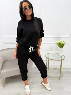Czarna Bluza z Naszywką 13748-131-A|Modna Kiecka Best