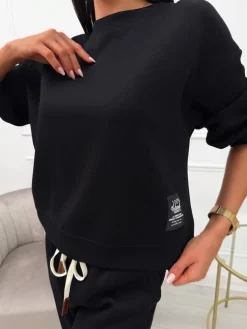 Czarna Bluza z Naszywką 13748-131-A|Modna Kiecka Best