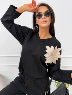 Czarna Bluza z Ozdobnym Kwiatem 13557-63-B|Modna Kiecka Sale