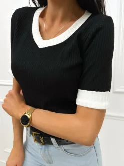 Czarna Prążkowana Bluzka z Dekoltem V 13453-30-A|Modna Kiecka Fashion