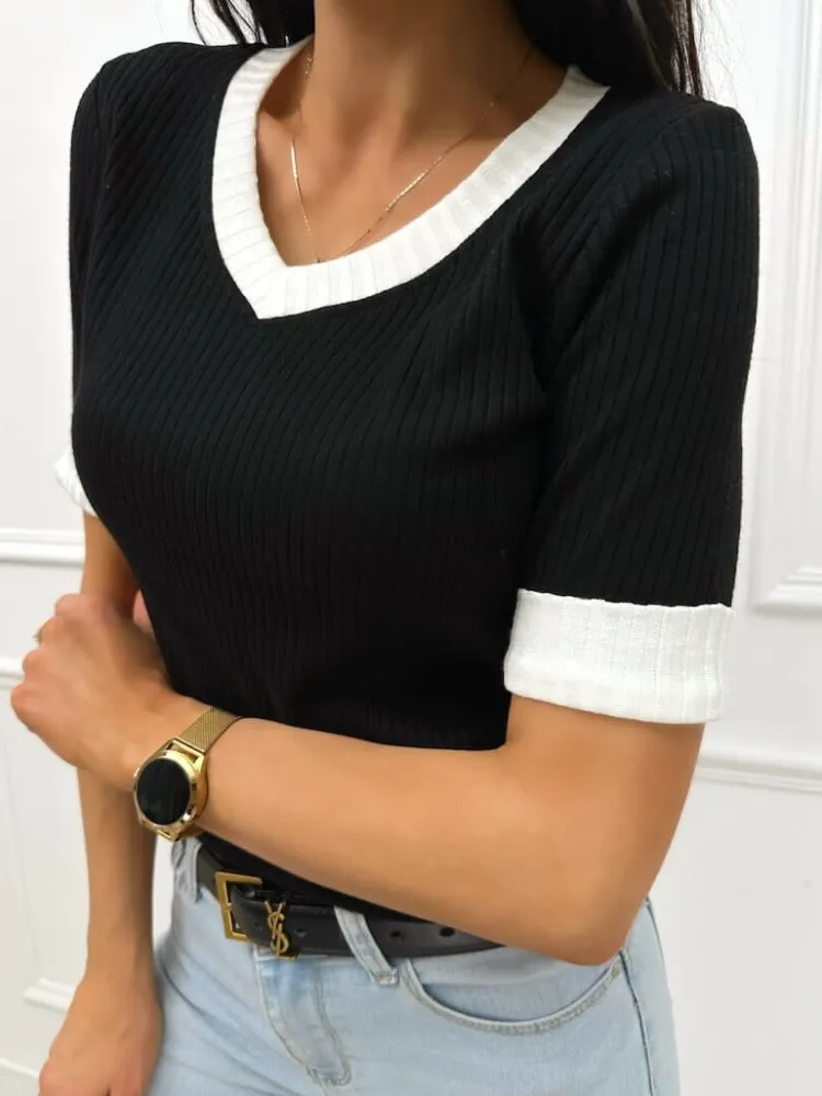 Czarna Prążkowana Bluzka z Dekoltem V 13453-30-A|Modna Kiecka Fashion