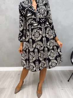 Czarna Sukienka w Beżowy Wzór 13105-129-Q|Modna Kiecka Fashion