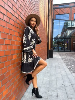 Czarna Sukienka w Beżowy Wzór 10786-531-A|Modna Kiecka Fashion