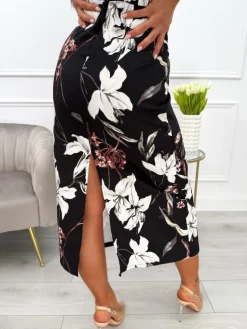 Czarna Sukienka w Kwiaty z Dekoltem V 13796-185-B|Modna Kiecka Best