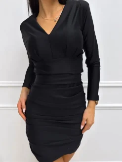 Czarna Sukienka z Marszczeniem i Dekoltem V 13349-335-A|Modna Kiecka Fashion