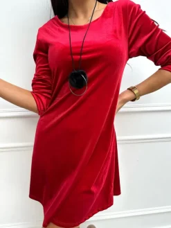 Czerwona Welurowa Sukienka z Ozdobnym Wisiorkiem 13361-55-C|Modna Kiecka Fashion