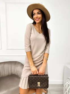 Jasnobeżowa Sukienka z Plisowaną Falbanką 11390-416-O|Modna Kiecka Fashion