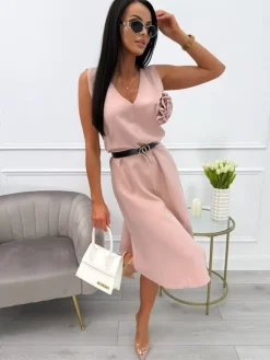 Jasnopudrowa Sukienka z Broszką i Paskiem 12313-301-F|Modna Kiecka Hot