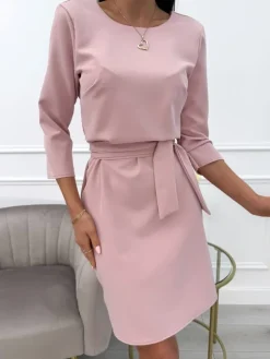Jasnopudrowa Sukienka z Paskiem 11626-332-J|Modna Kiecka Outlet