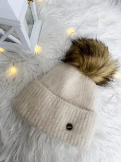 Kremowa Czapka z Pomponem 13300-334-D|Modna Kiecka Fashion