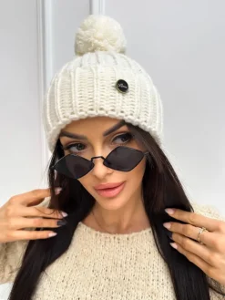 Kremowa Czapka z Pomponem 13301-334-G|Modna Kiecka Fashion