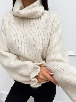 Kremowy Sweterek z Golfem i Ozdobnym Rękawem 13345-160-E|Modna Kiecka Fashion