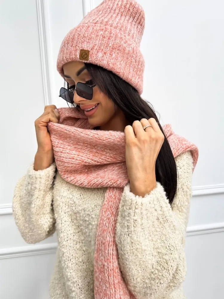 Pudrowy Komplet Czapka + Szalik 13303-334-G|Modna Kiecka Fashion