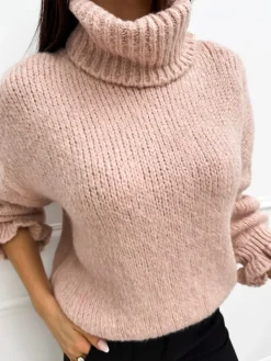 Pudrowy Sweterek z Golfem i Ozdobnym Rękawem 13345-160-F|Modna Kiecka Fashion