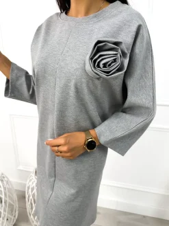 Szara Sukienka Oversize z Ozdobną Różą 12818-358-H|Modna Kiecka Hot
