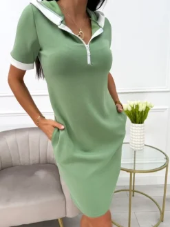 Zielona Dresowa Sukienka z Kapturem i Kieszeniami 13784-173-I|Modna Kiecka Fashion